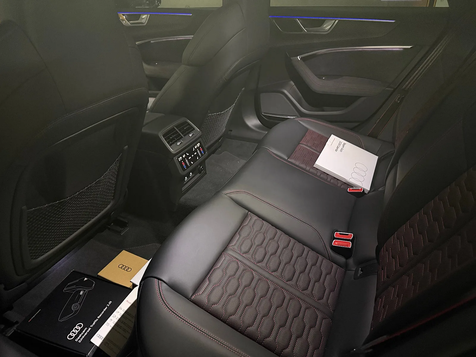 아우디 RS7 퍼포먼스 2025 블랙 사진 8