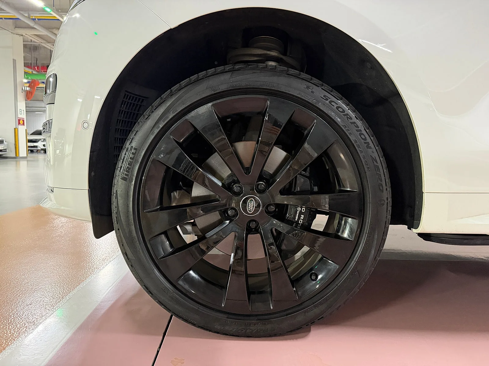 랜드로버 레인지로버 스포츠 D300 Dynamic HSE 2023 화이트 사진 6