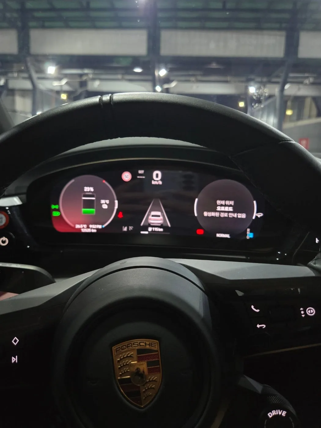 포르쉐 마칸 EV 4S 2025 화이트 사진 6