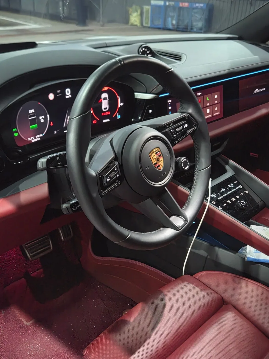 포르쉐 마칸 EV 4S 2025 화이트 사진 7