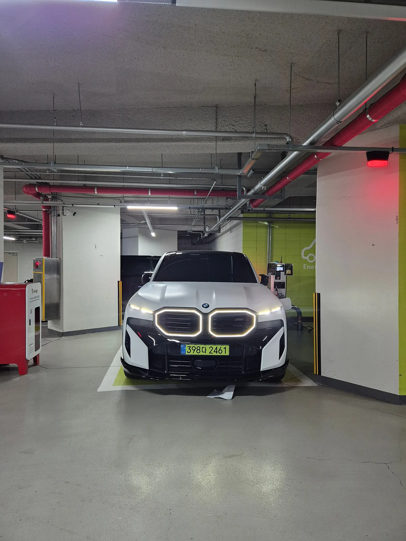 BMW XM 4.4 2024 화이트 사진 2