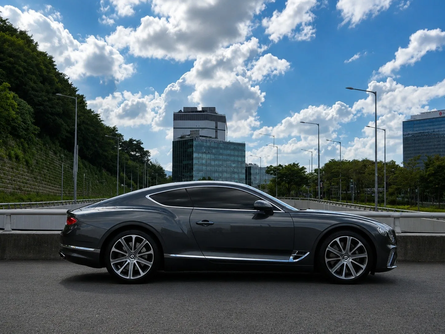 벤틀리 컨티넨탈 GT 6.0 W12 2019 실버 사진 3