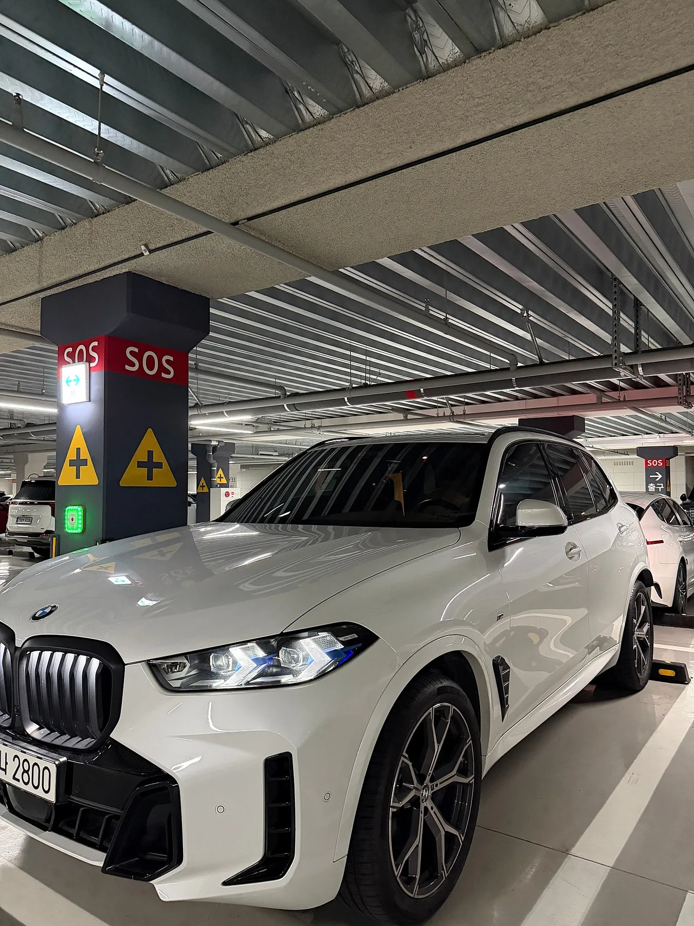 BMW X5 40i M스포츠 2024 실버 사진 5