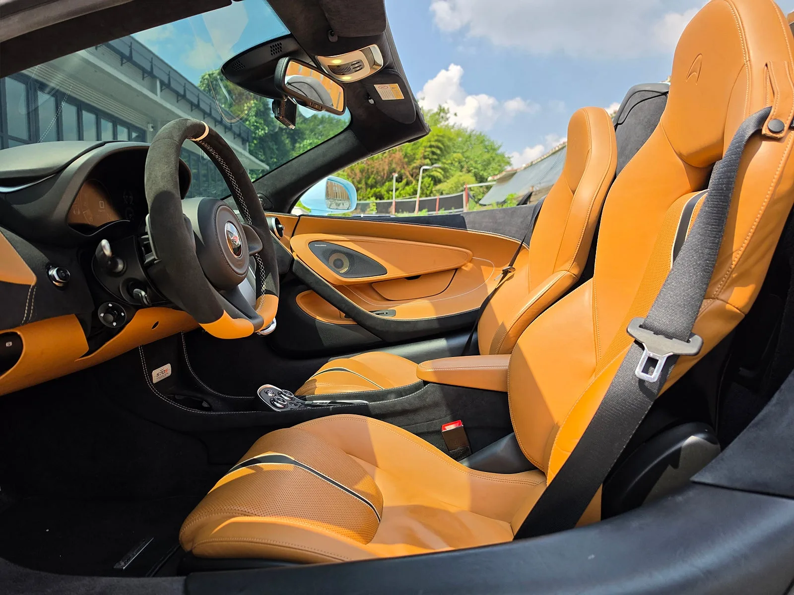 맥라렌 570S 스파이더 2018 화이트 사진 6