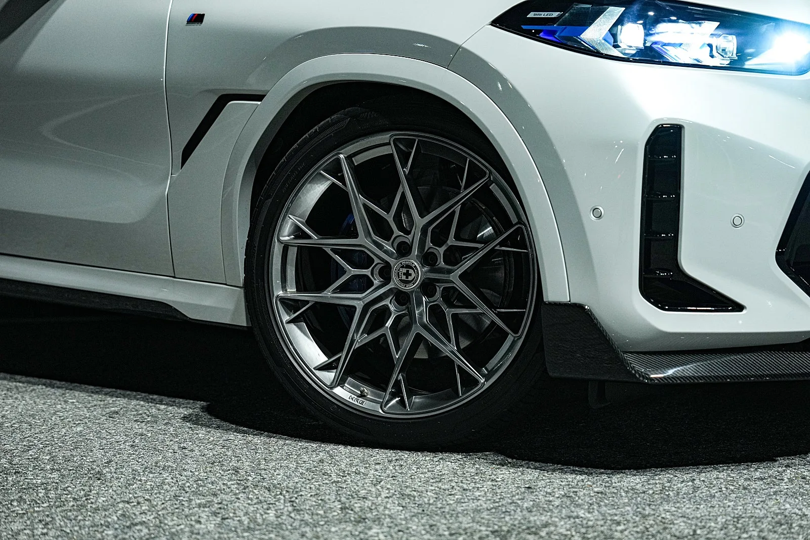 BMW X6 40i LCI 2024 미네랄화이트 사진 6