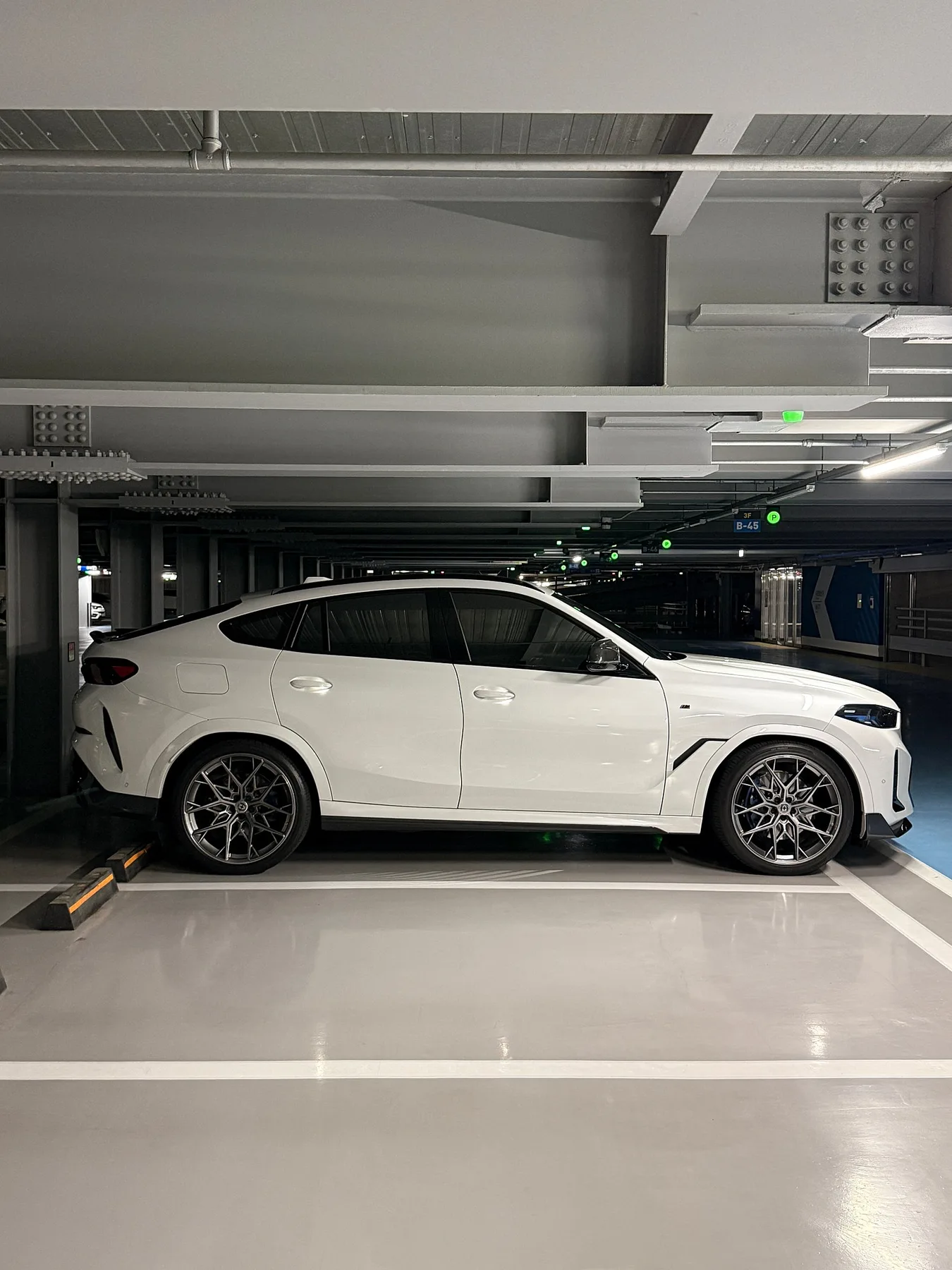 BMW X6 40i LCI 2024 미네랄화이트 사진 8
