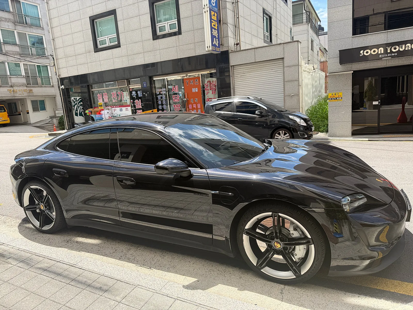 포르쉐 타이칸 베이스 2022 젯블랙 사진 5