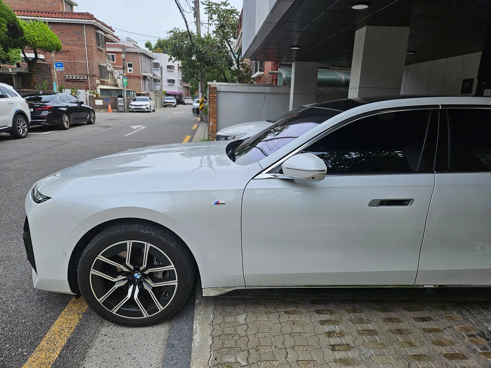 BMW 740i X드라이브 M스포츠 2025 화이트 사진 4