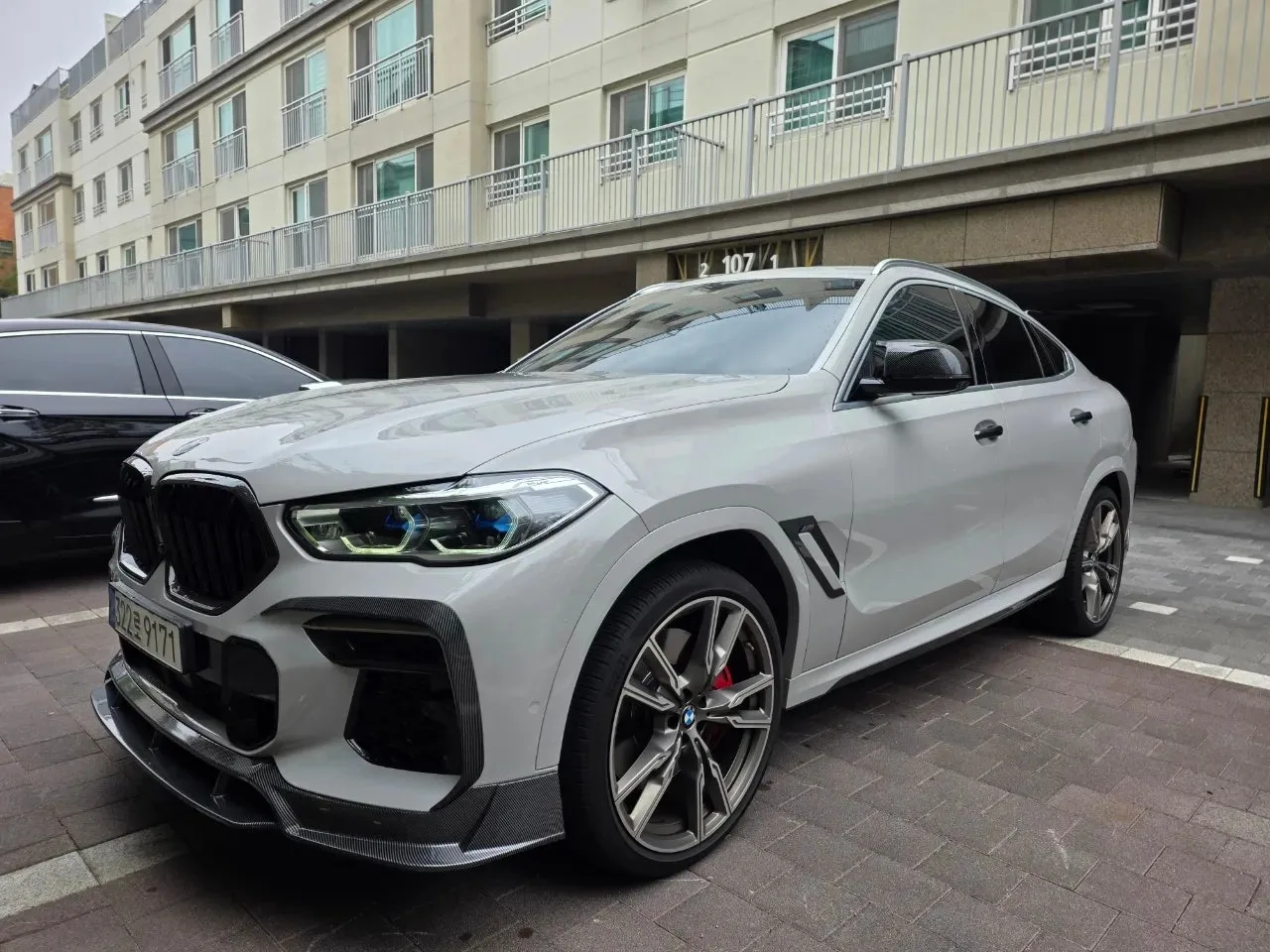 BMW X6 M50i 25th Edition 2022 화이트 사진 1