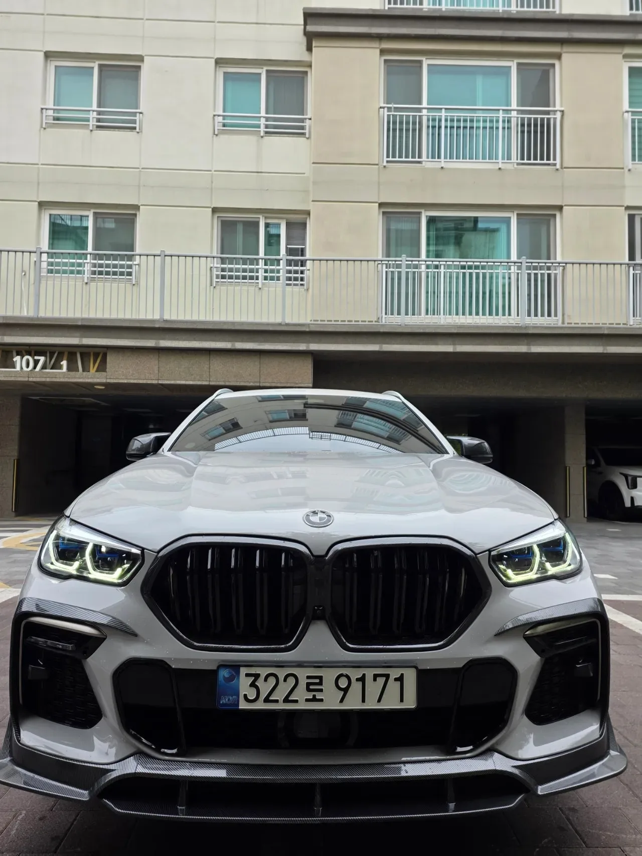 BMW X6 M50i 25th Edition 2022 화이트 사진 3