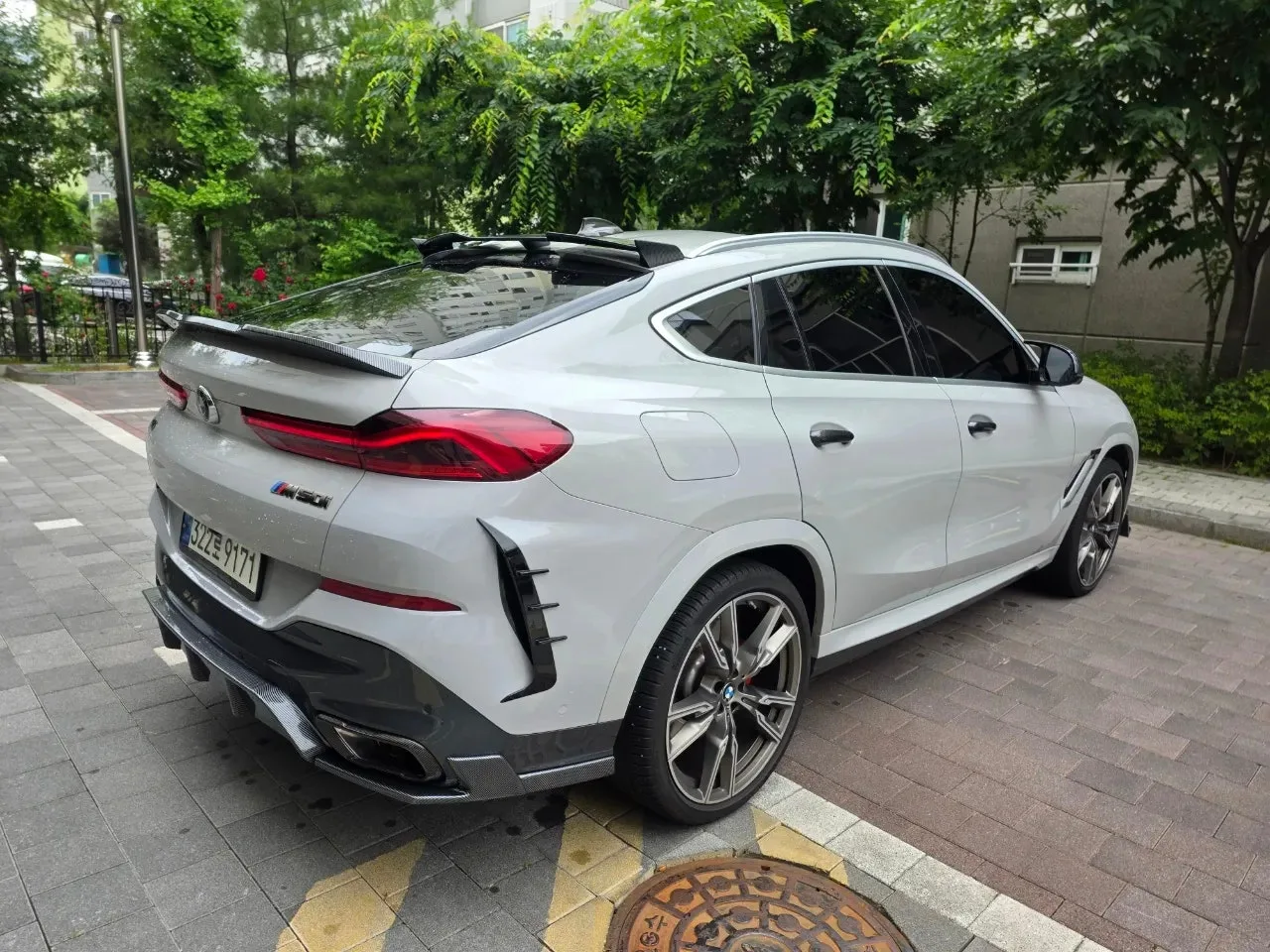 BMW X6 M50i 25th Edition 2022 화이트 사진 5