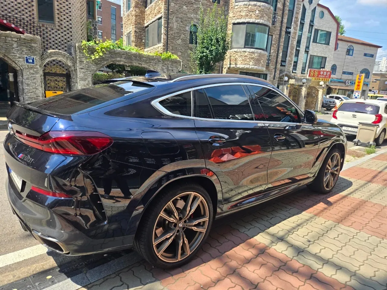 BMW X6 M50i 25th Edition 2022 화이트 사진 7