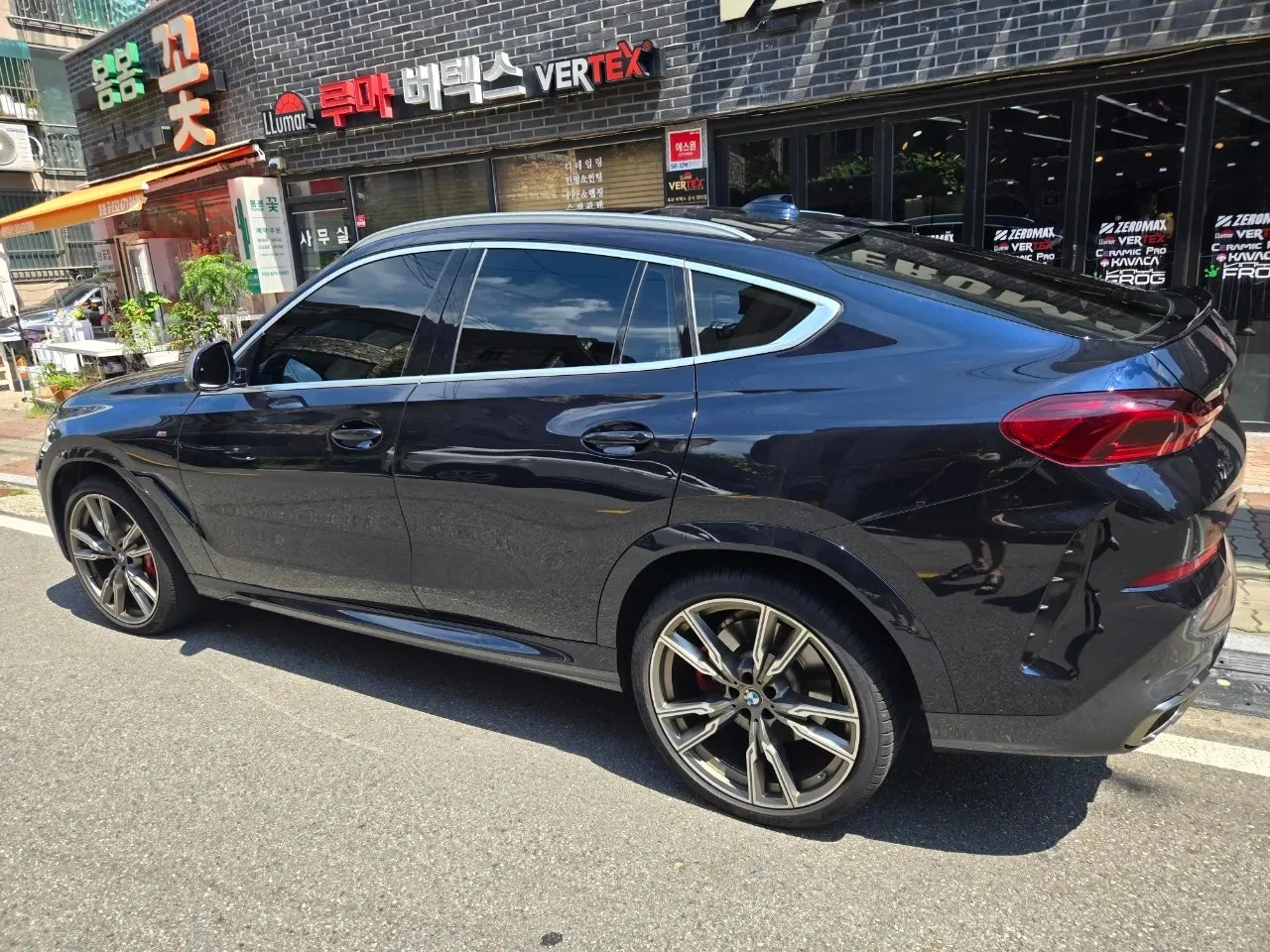 BMW X6 M50i 25th Edition 2022 화이트 사진 8