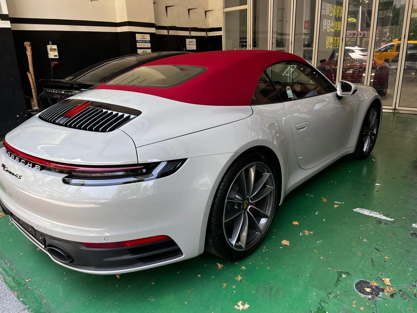 포르쉐 911 4S 2024 베이지 사진 4
