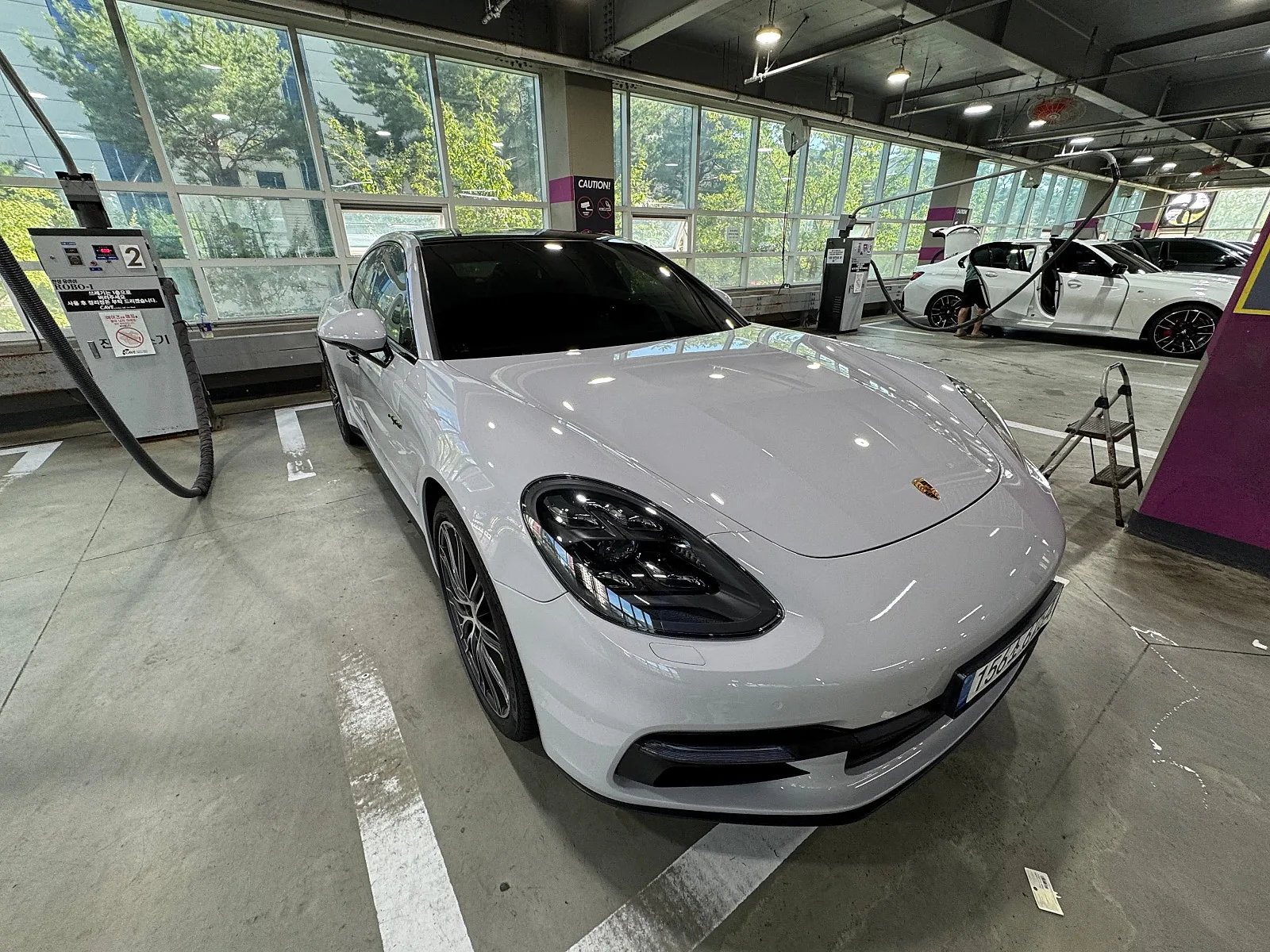 포르쉐 파나메라 4 971 e-하이브리드 2019 카레라 화이트 메탈릭 사진 3