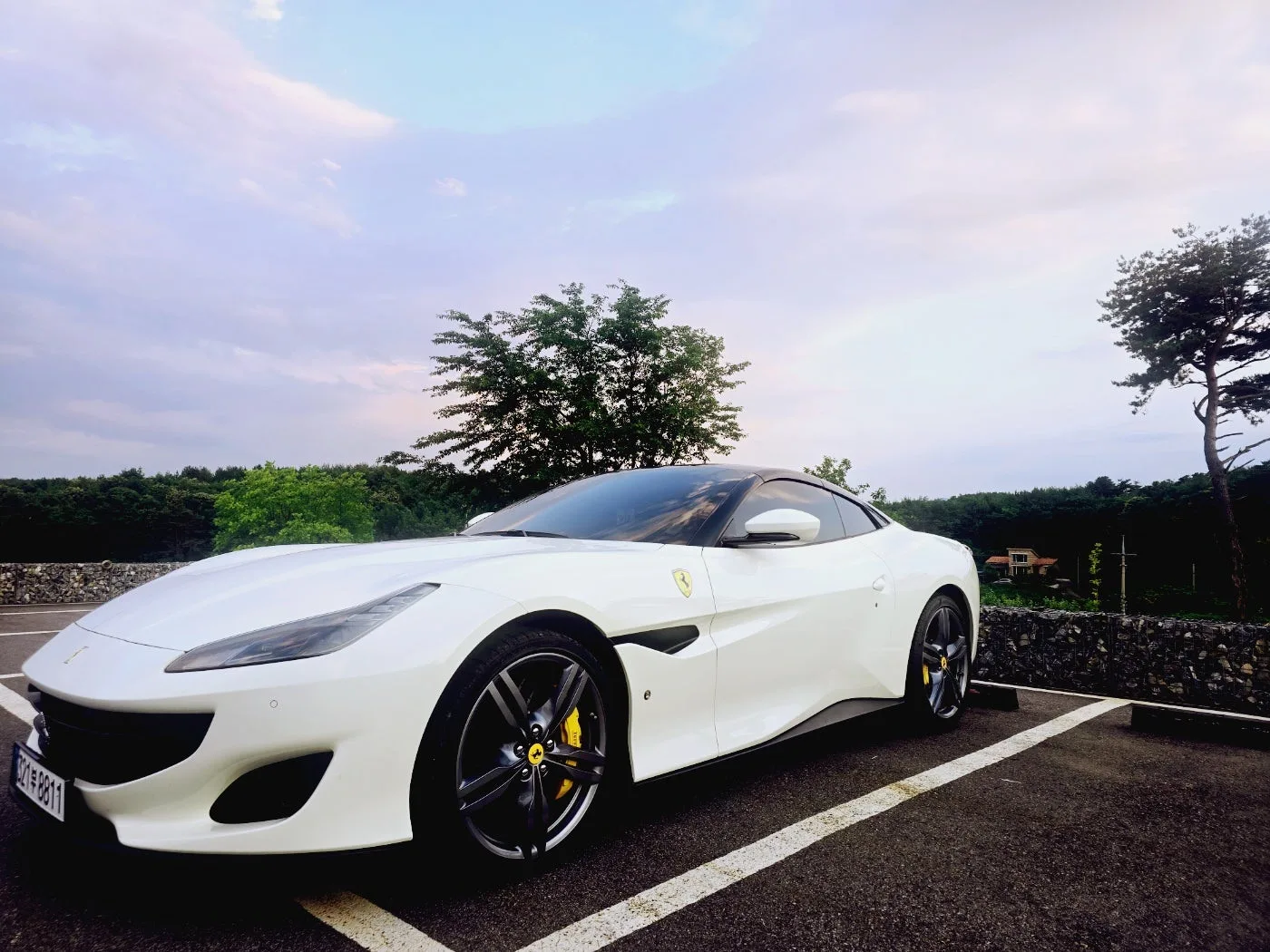 페라리 포르토피노 3.9 V8 2019 화이트(Bianco Avus) 사진 3