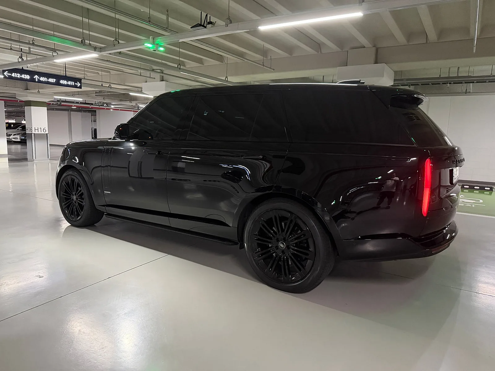 랜드로버 P530 LWB 2023 검정 사진 3