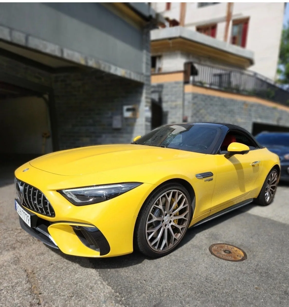 벤츠 SL63 AMG 4M 2023 노랑 사진 2