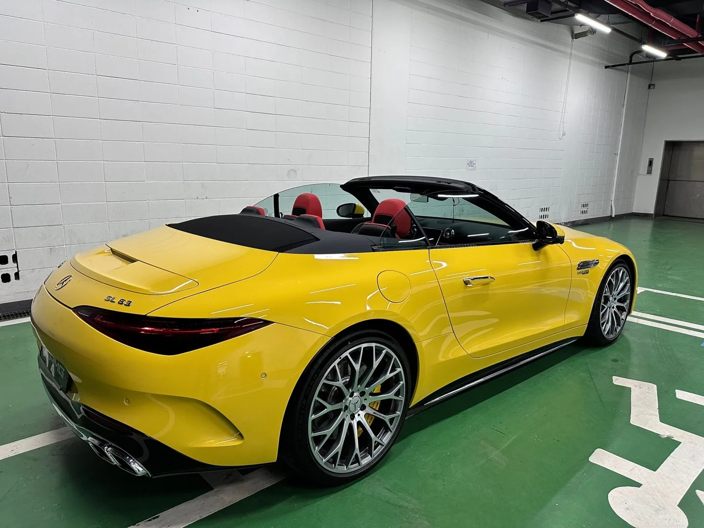 벤츠 SL63 AMG 4M 2023 노랑 사진 3