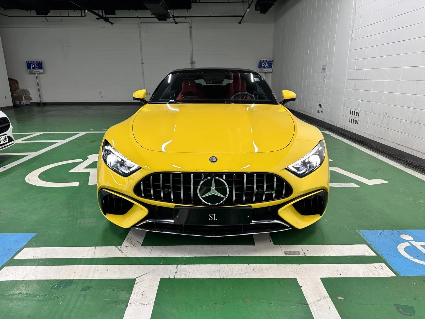벤츠 SL63 AMG 4M 2023 노랑 사진 5