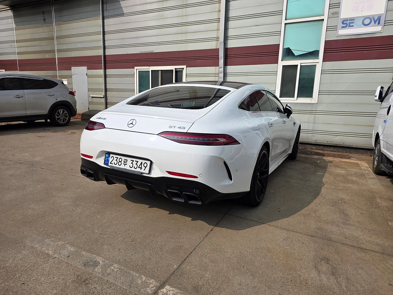 벤츠 AMG GT 43 다이나믹 2023 화이트 사진 2