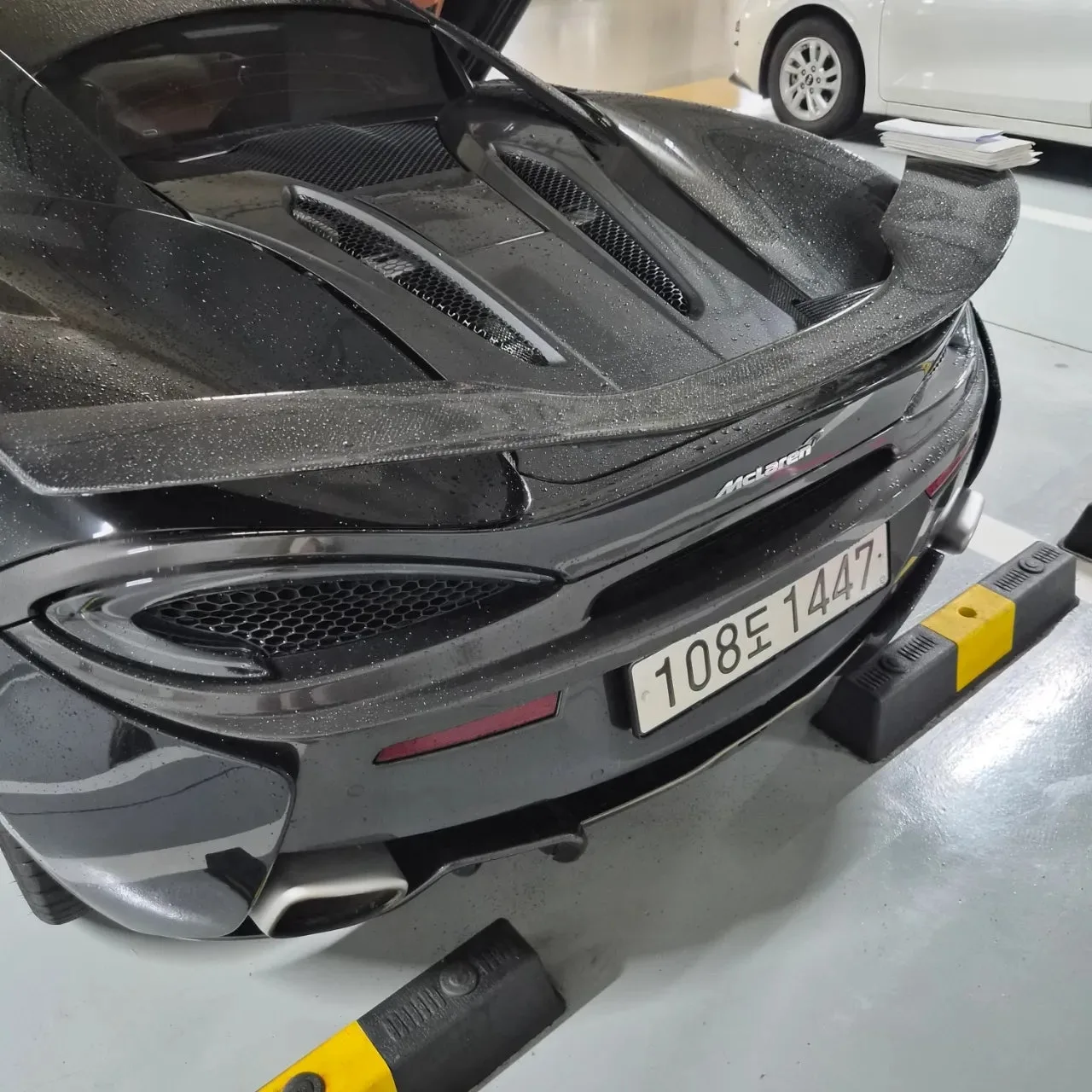 맥라렌 570S 쿠페 2017 블랙 사진 3