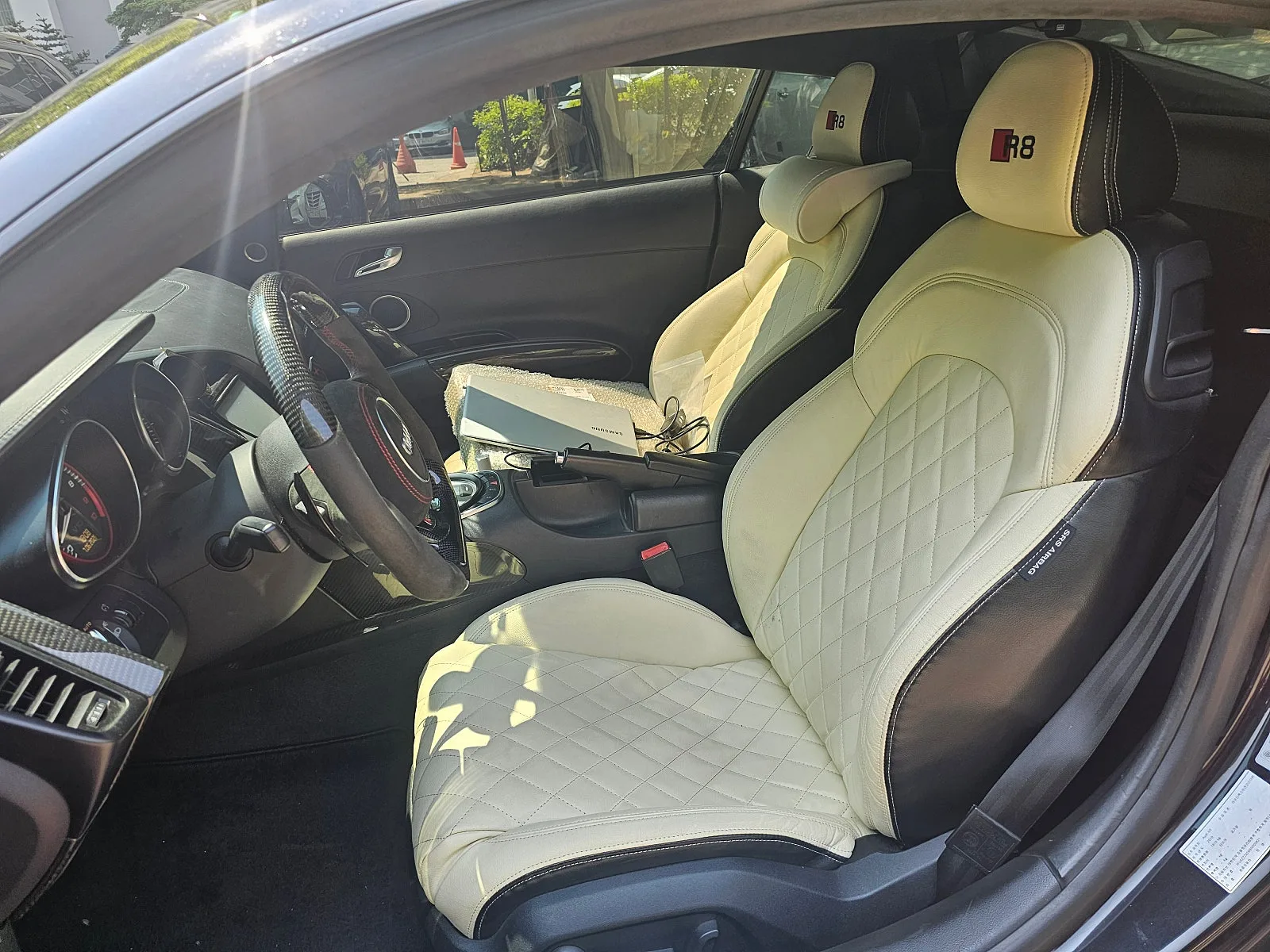 아우디 R8 V10 2011 블랙 사진 8