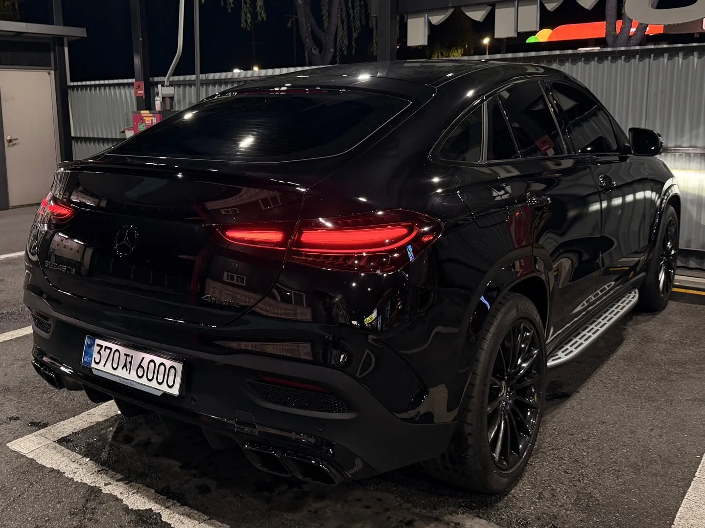 벤츠 GLE 450d 4matic 쿠페 2024 블랙 사진 4