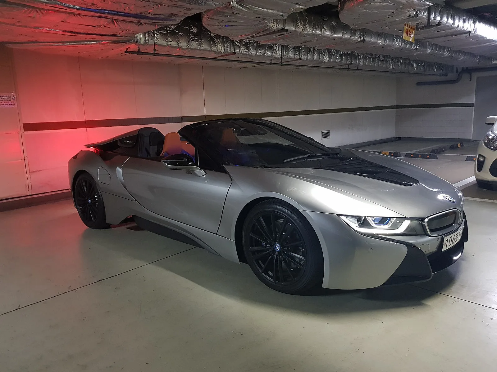 BMW i8 로드스터 퍼스트 에디션 2020 소피스토 그레이 사진 1