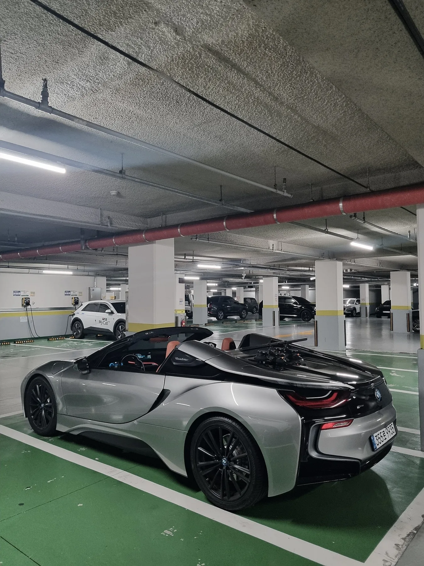 BMW i8 로드스터 퍼스트 에디션 2020 소피스토 그레이 사진 7