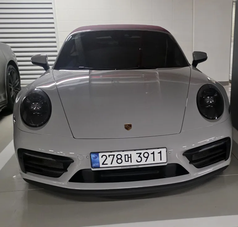 포르쉐 911 카레라4 GTS 2022 화이트 사진 3