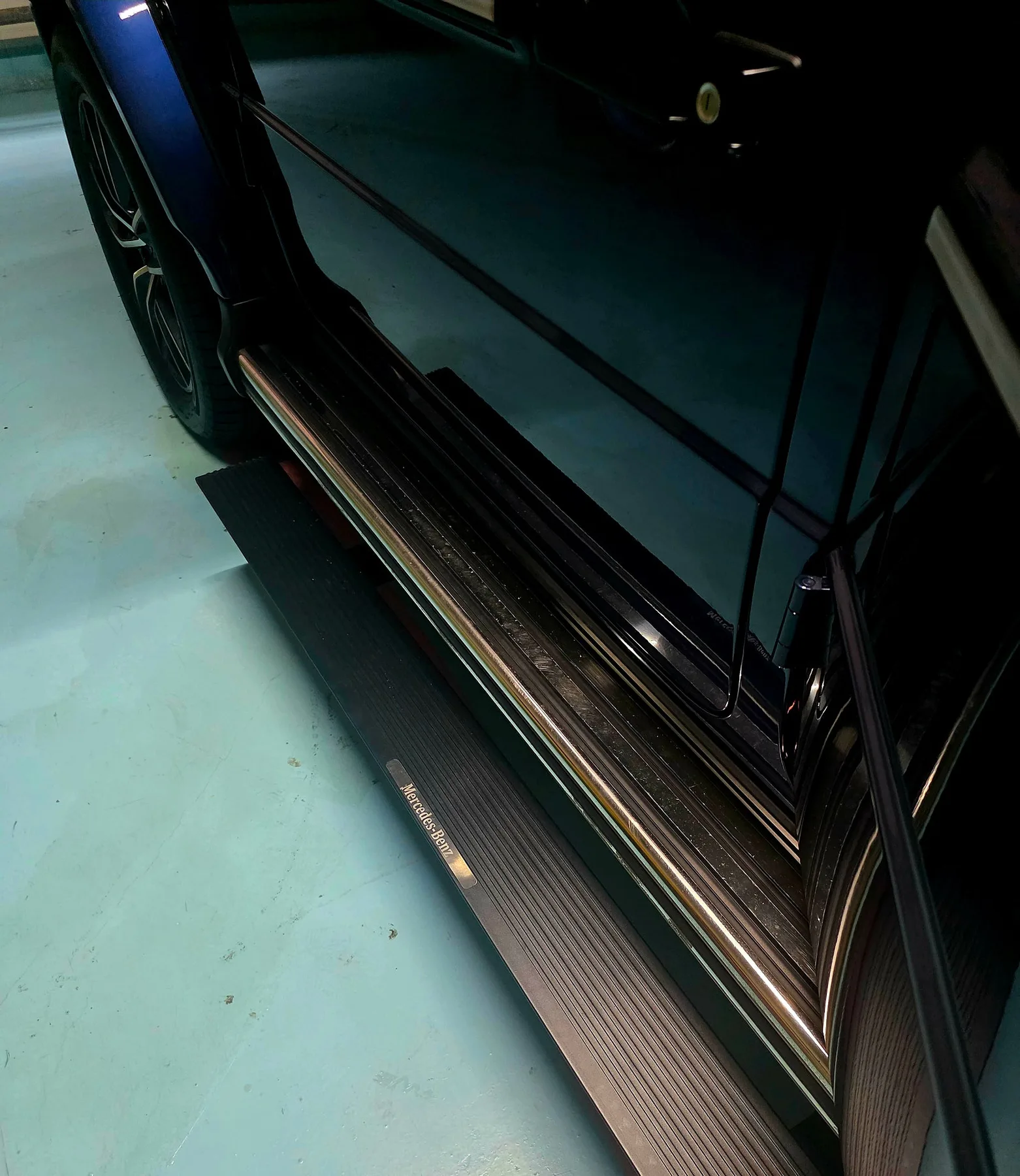 벤츠 지바겐 G450d 2025 네이비 사진 3