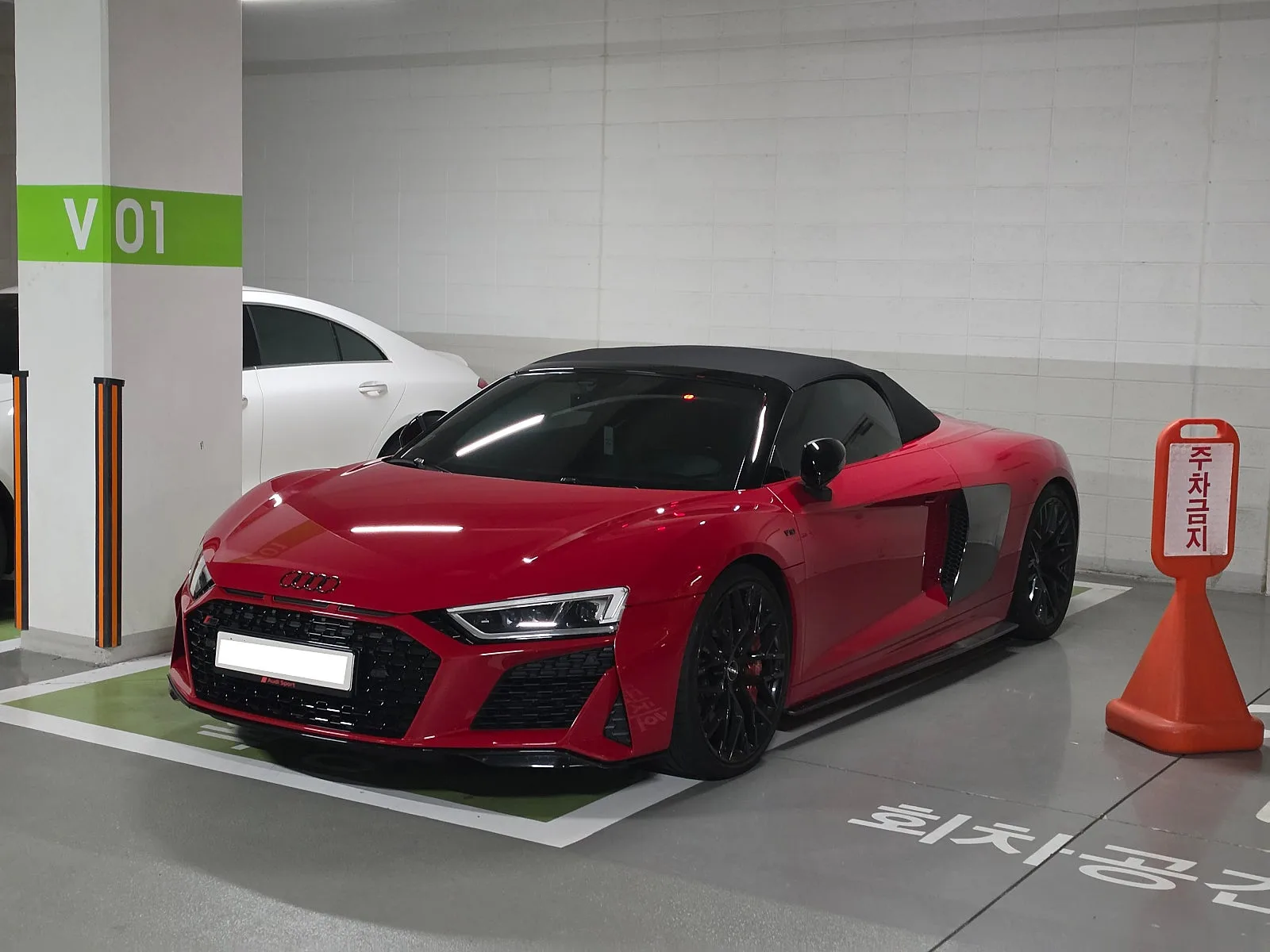 아우디 R8 스파이더 2017 레드 사진 6