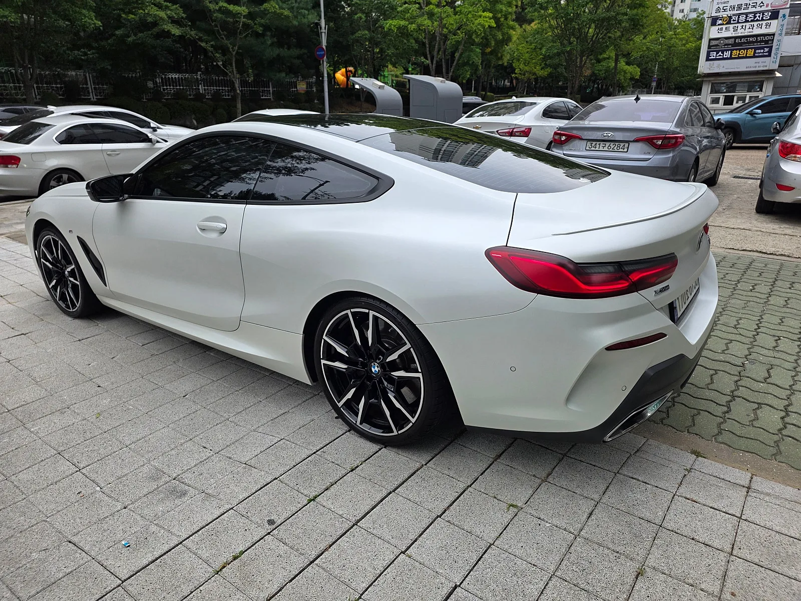 BMW M850i 쿠페 2023 화이트 사진 3