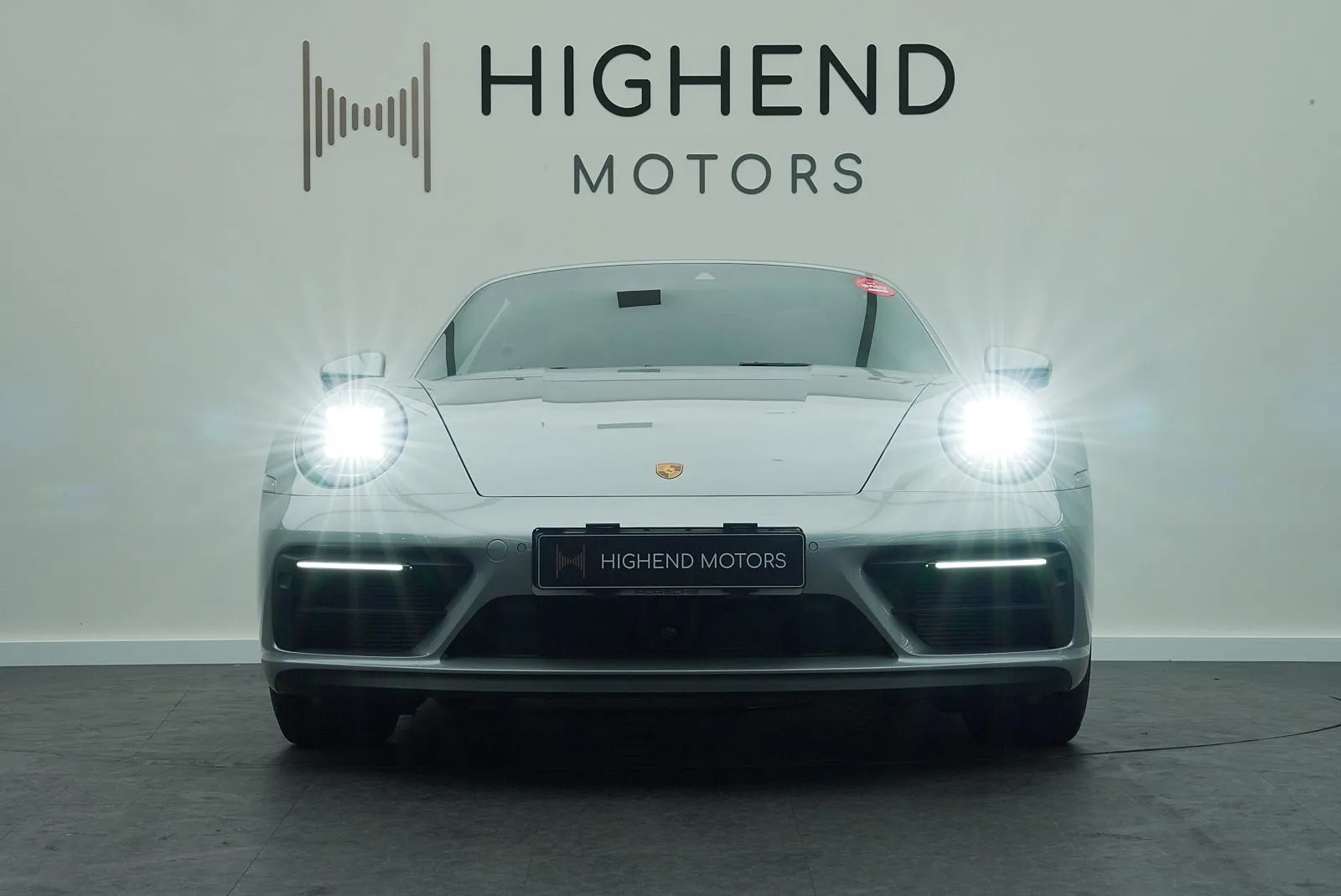 포르쉐 911 타르가 4 GTS 2023 실버 메탈릭 사진 1