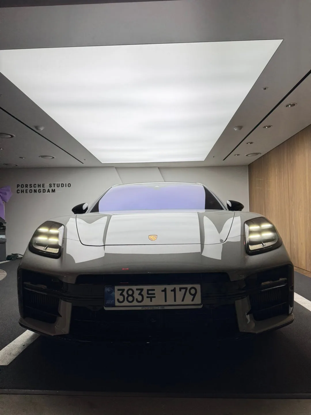 포르쉐 파나메라 4 E-Hybrid 2025 크레용 사진 1
