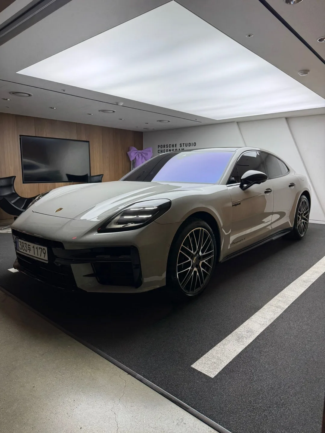 포르쉐 파나메라 4 E-Hybrid 2025 크레용 사진 2