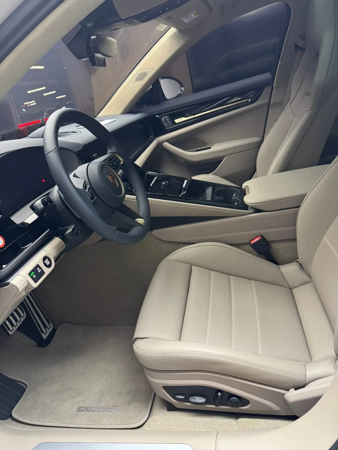 포르쉐 파나메라 4 E-Hybrid 2025 크레용 사진 4
