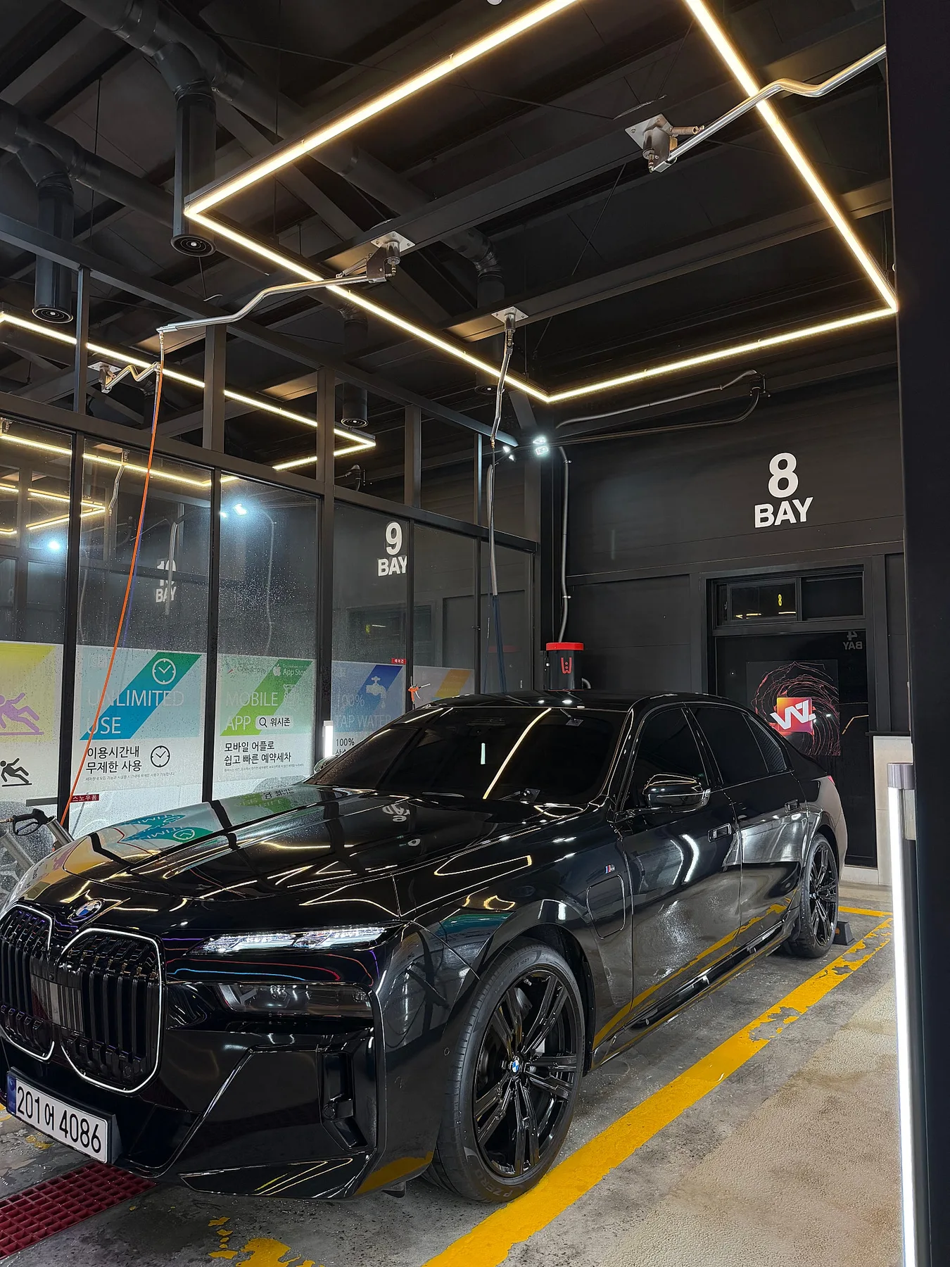 BMW 750e 2024 검정색 사진 7