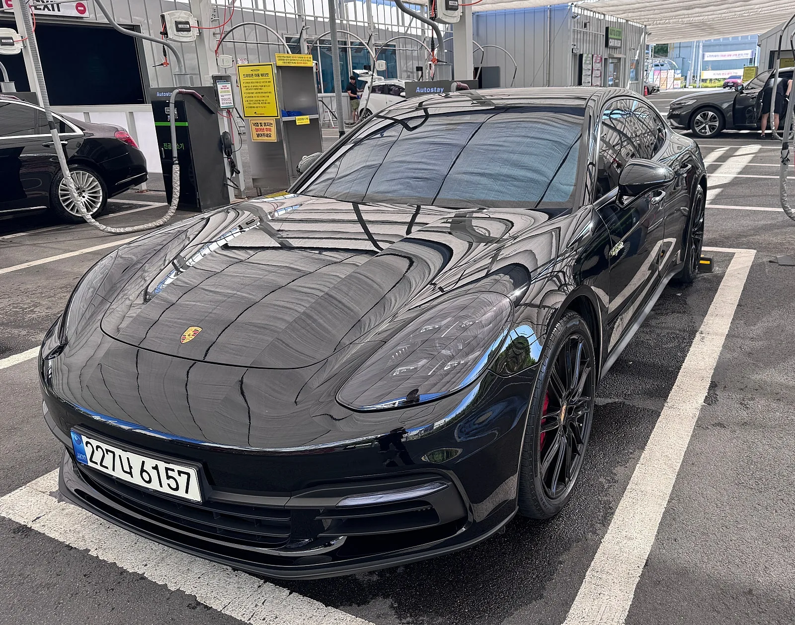 포르쉐 파나메라 E-Hybrid 2019 블랙 사진 2