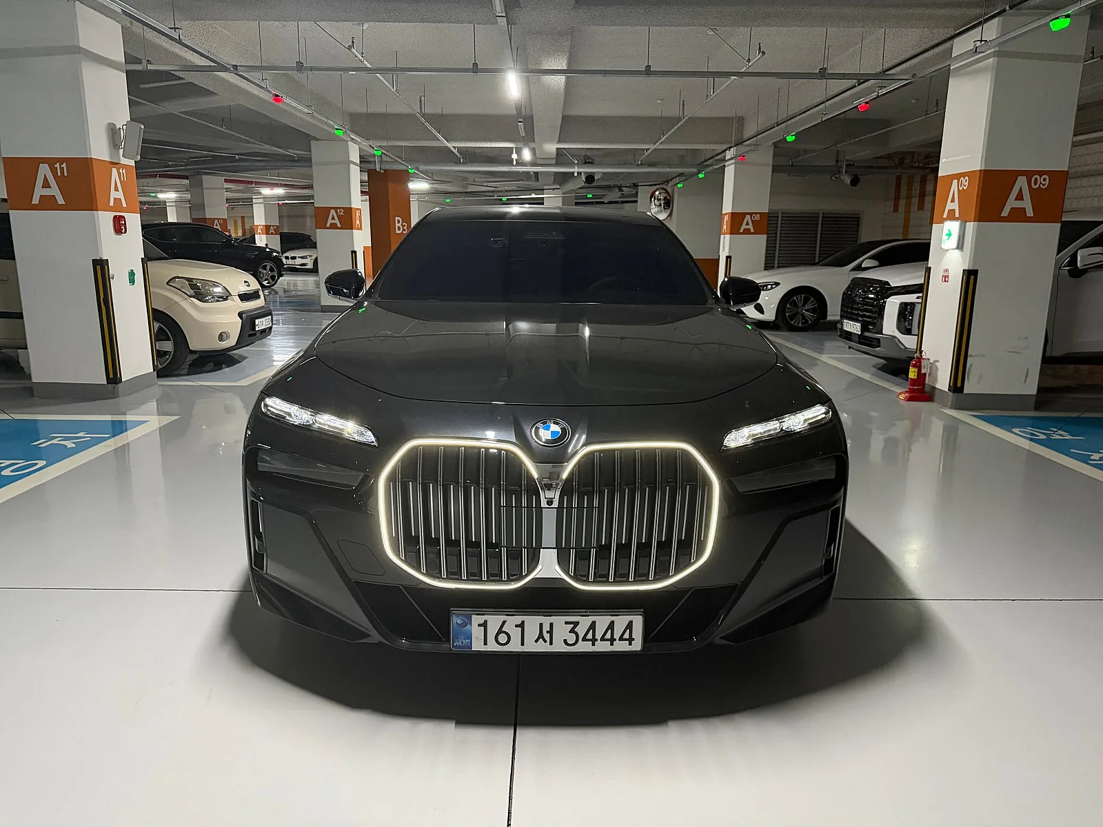 BMW 740d M Sport 2025 블랙 사진 1