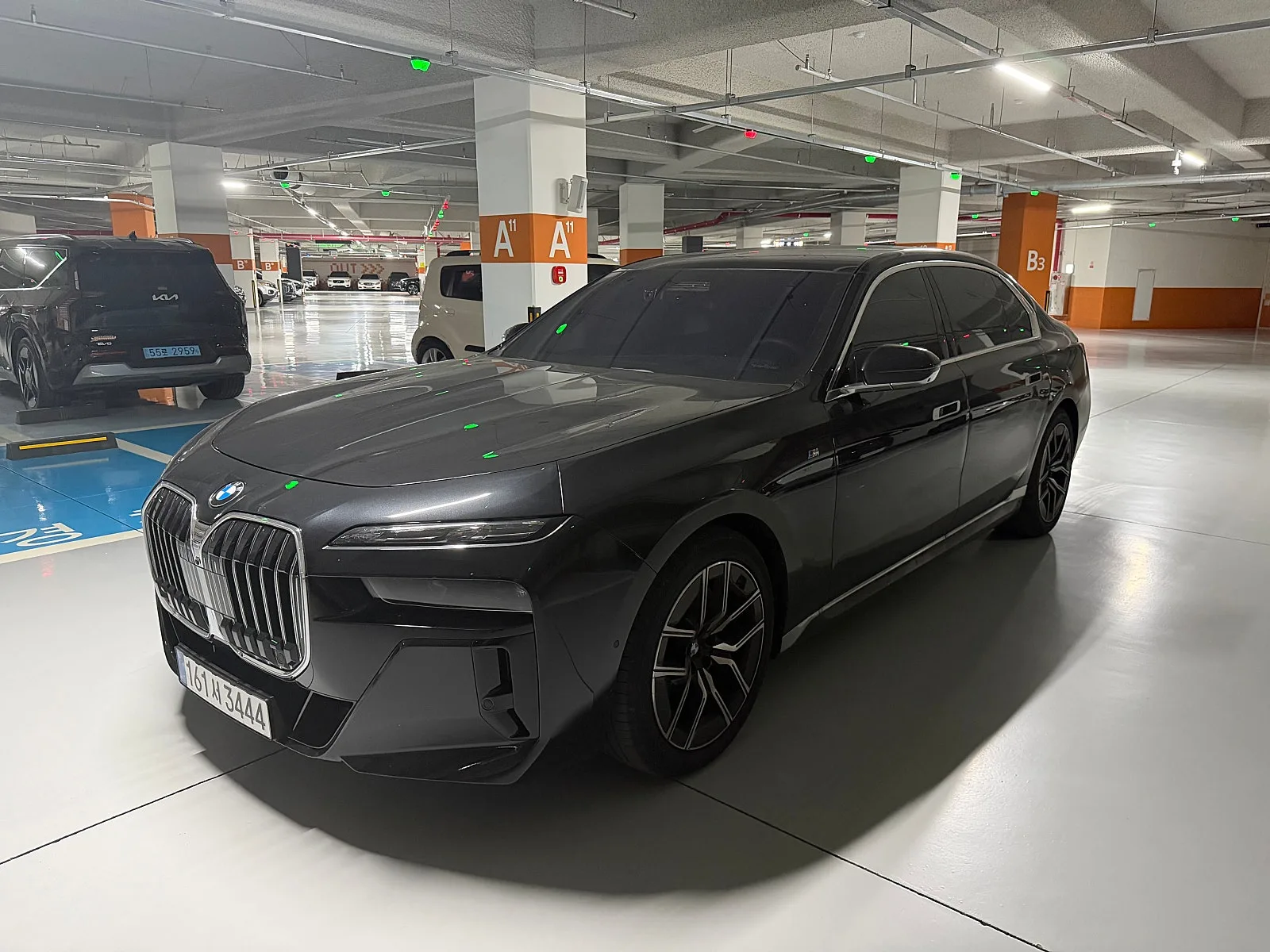 BMW 740d M Sport 2025 블랙 사진 2