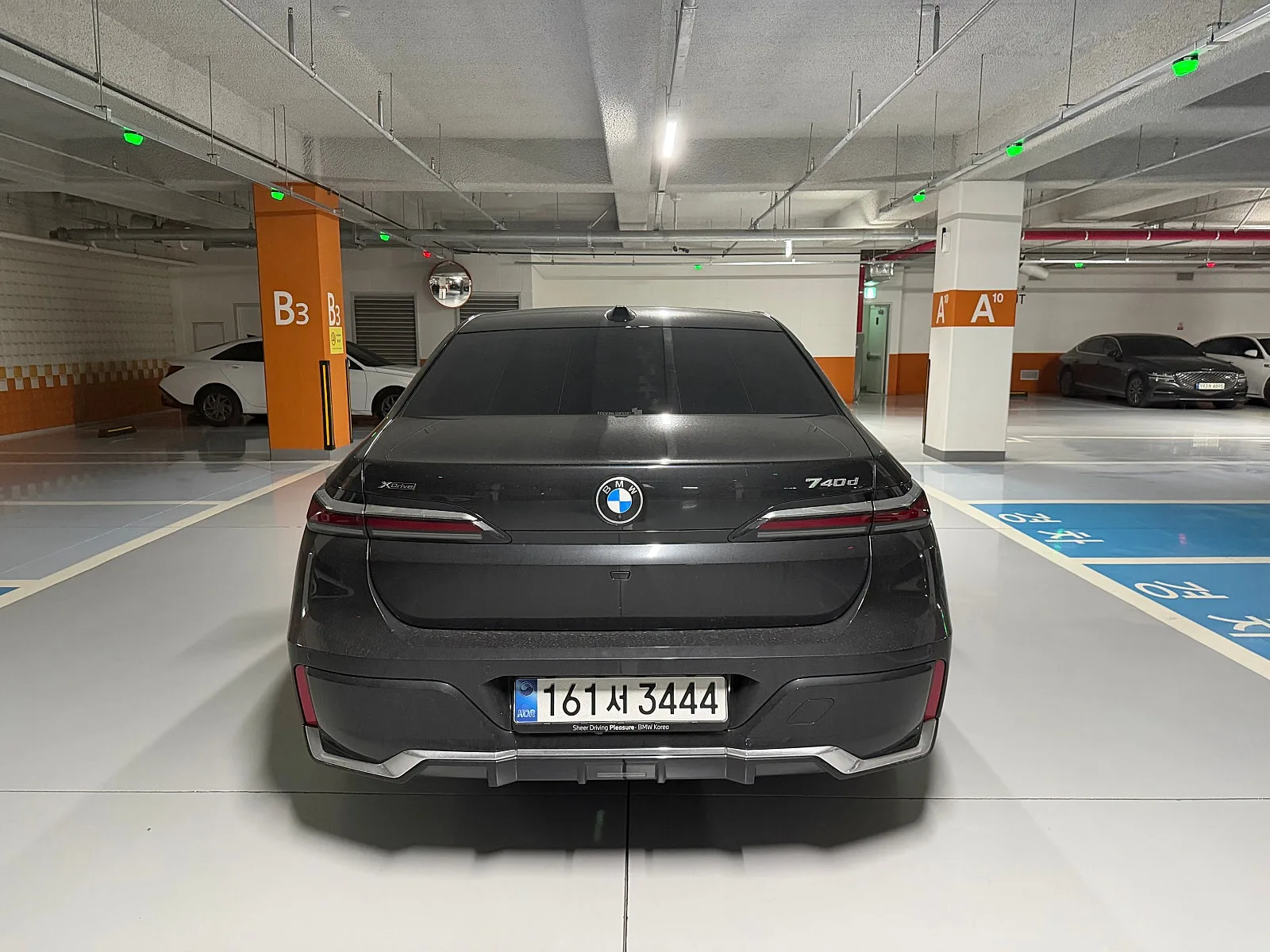BMW 740d M Sport 2025 블랙 사진 3