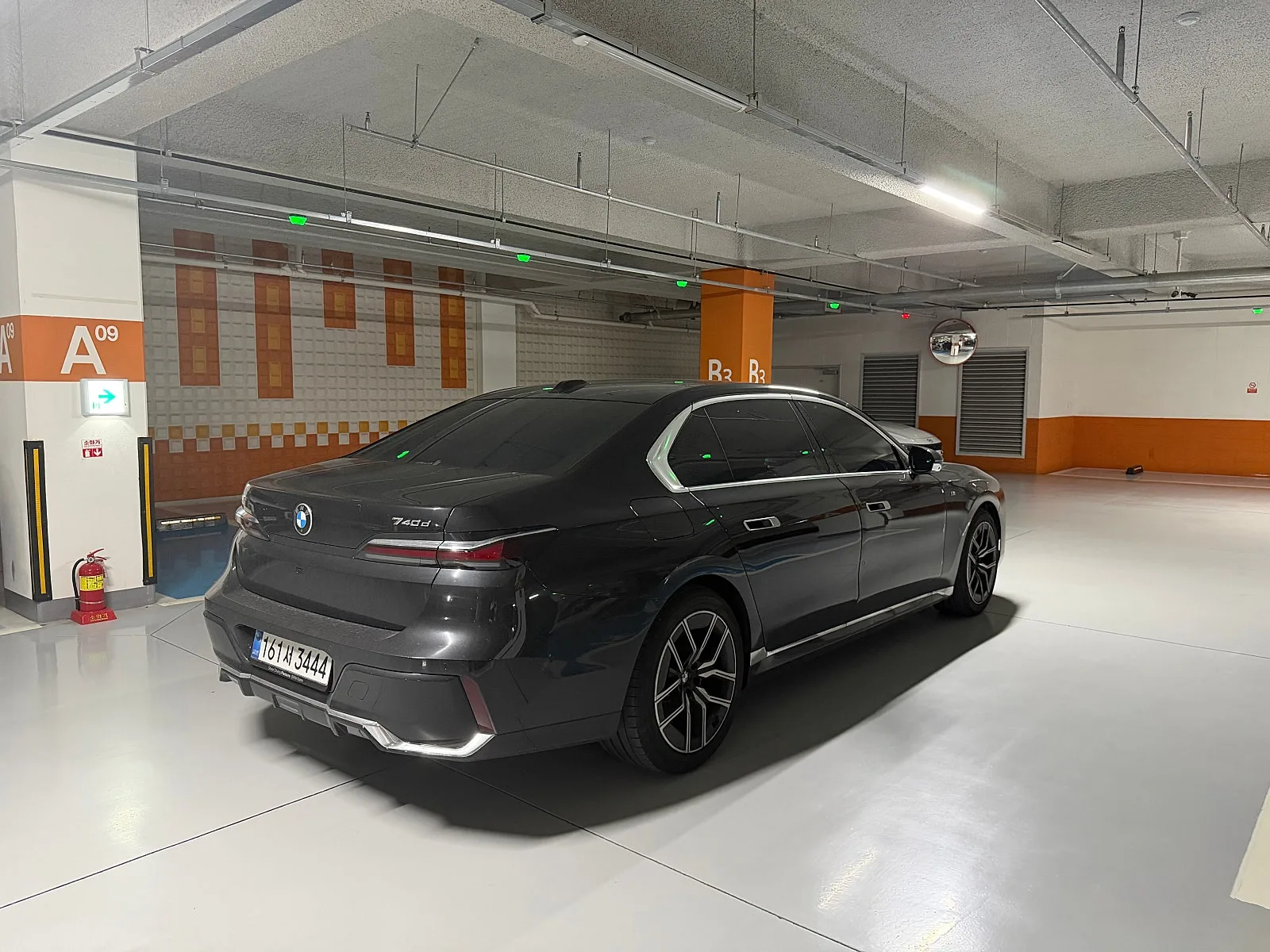 BMW 740d M Sport 2025 블랙 사진 4