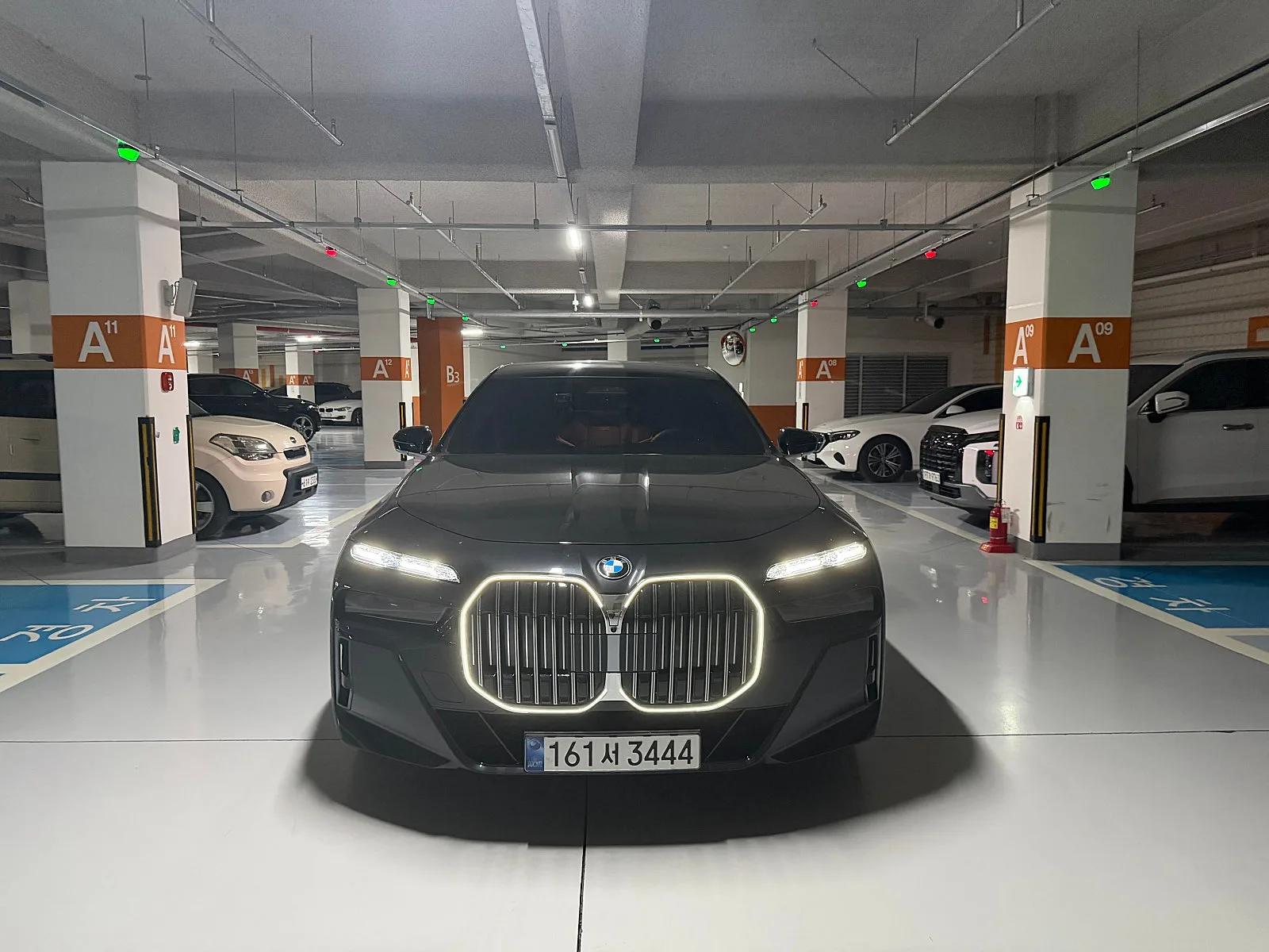 BMW 740d M Sport 2025 블랙 사진 6