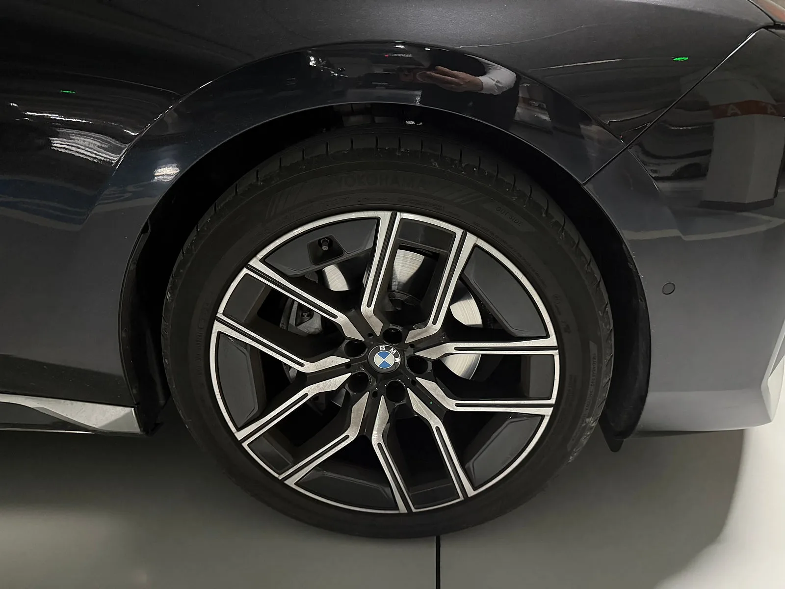 BMW 740d M Sport 2025 블랙 사진 7