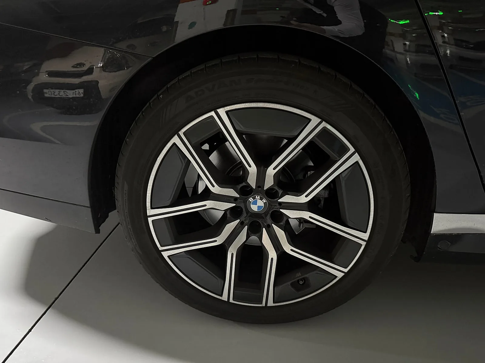 BMW 740d M Sport 2025 블랙 사진 8