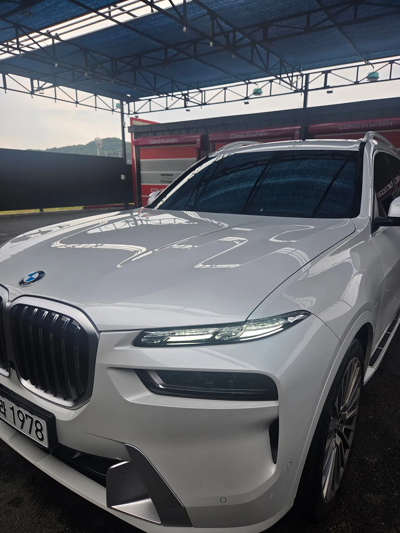 BMW X7 40d DPE 2025 화이트 사진 2