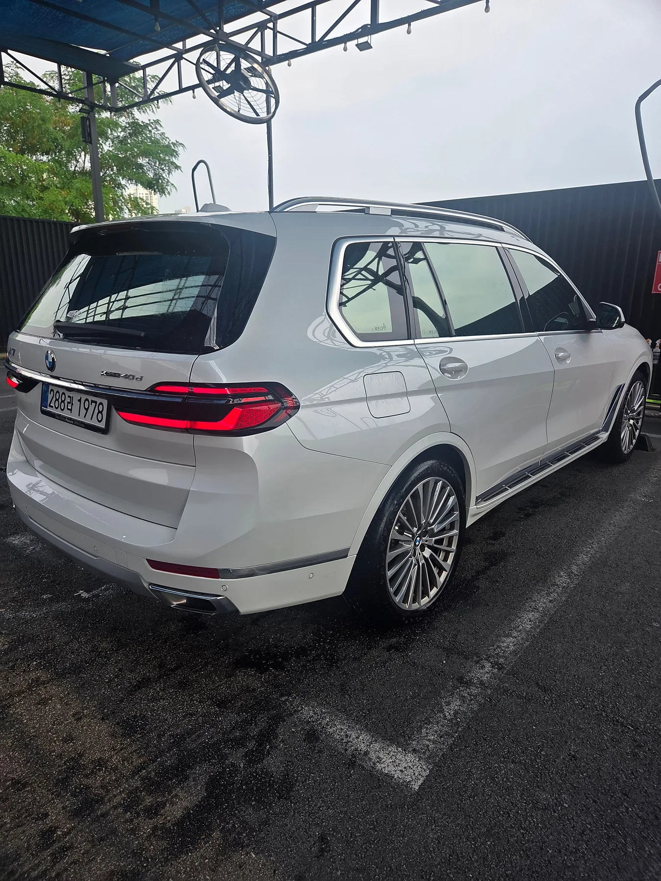 BMW X7 40d DPE 2025 화이트 사진 5