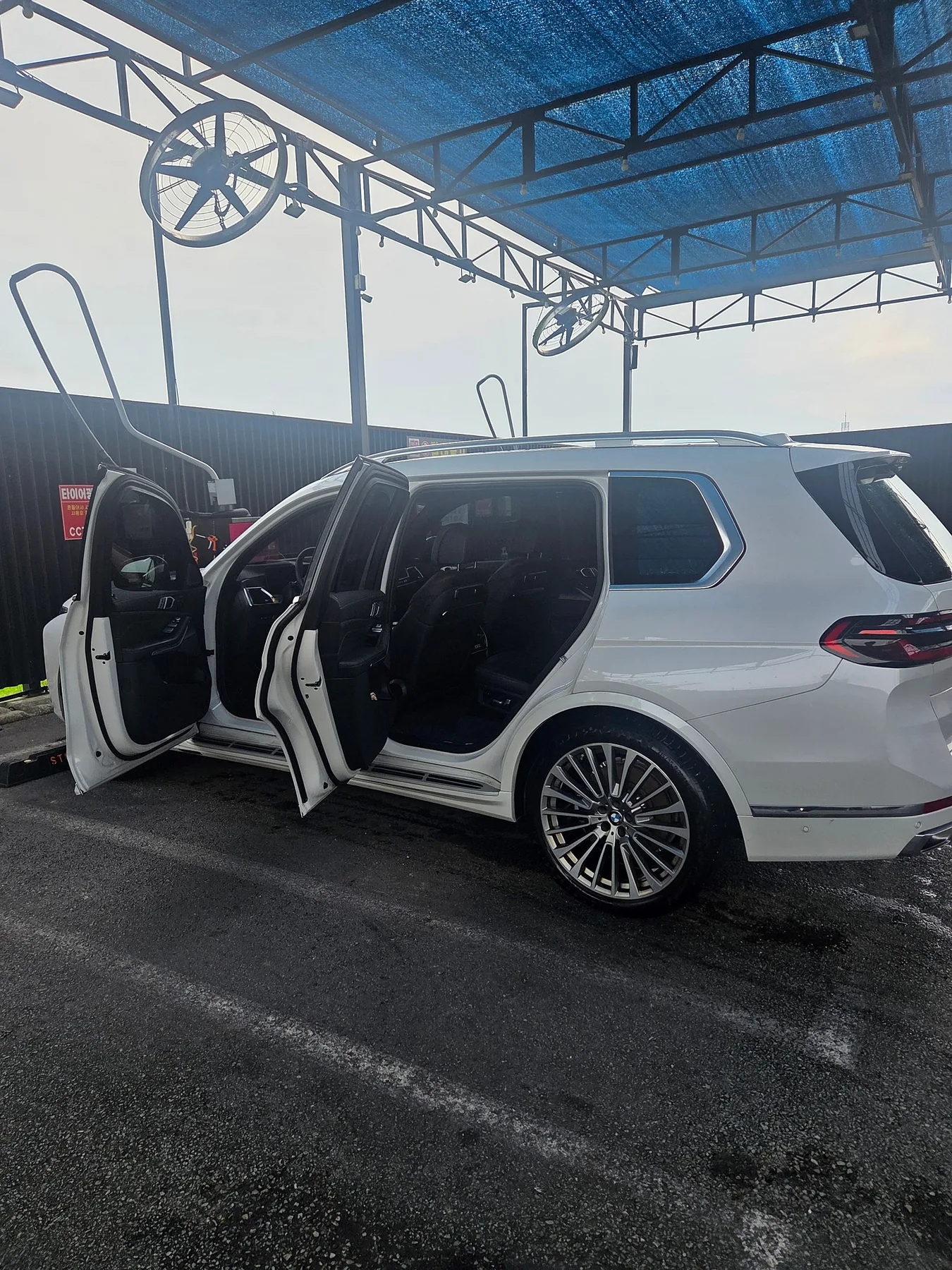 BMW X7 40d DPE 2025 화이트 사진 6